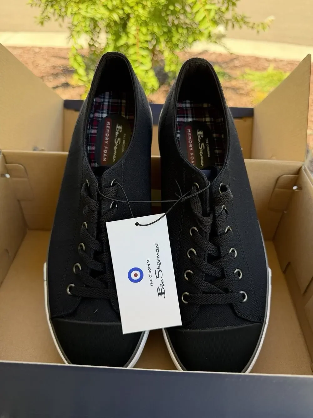 NIB Ben Sherman Men's Canvas Shoe Cushioned Memory Foam Lace Up Black /White 10